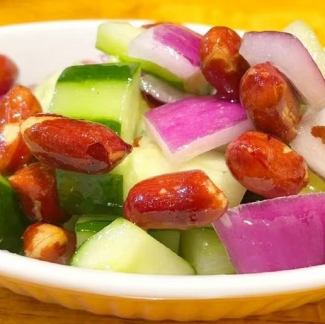 キュウリとピーナッツ、玉ねぎ和え物