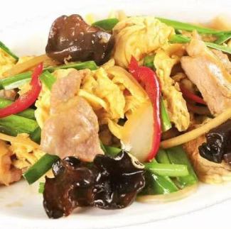 豚肉ときくらげ、玉子炒め