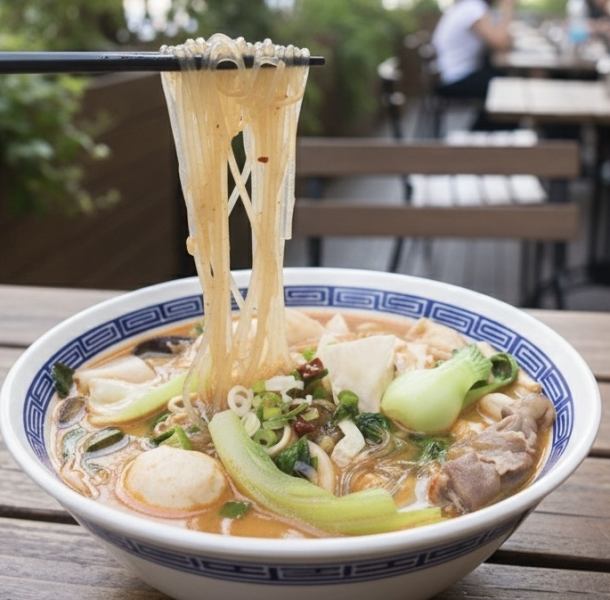 【新名物】大人気の麻辣湯登場。自分だけの一杯にカスタム可能！25年10月より、新メニューとしてスタート！