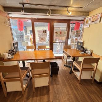 木の温もり溢れる落ち着いた4名席は、グループでのご利用やご家族とのお食事、台湾料理を囲む小規模なご宴会にも最適。西荻窪駅からアクセス良好で、温かみのある空間の中、本格台湾料理をゆったり楽しめます。各種ご宴会や飲み会、女子会などにもぜひご利用ください。