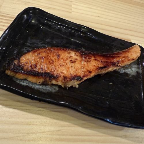 焼き魚(ホッケ、鮭の西京焼き、銀鱈の西京焼き、金目鯛の西京焼き)