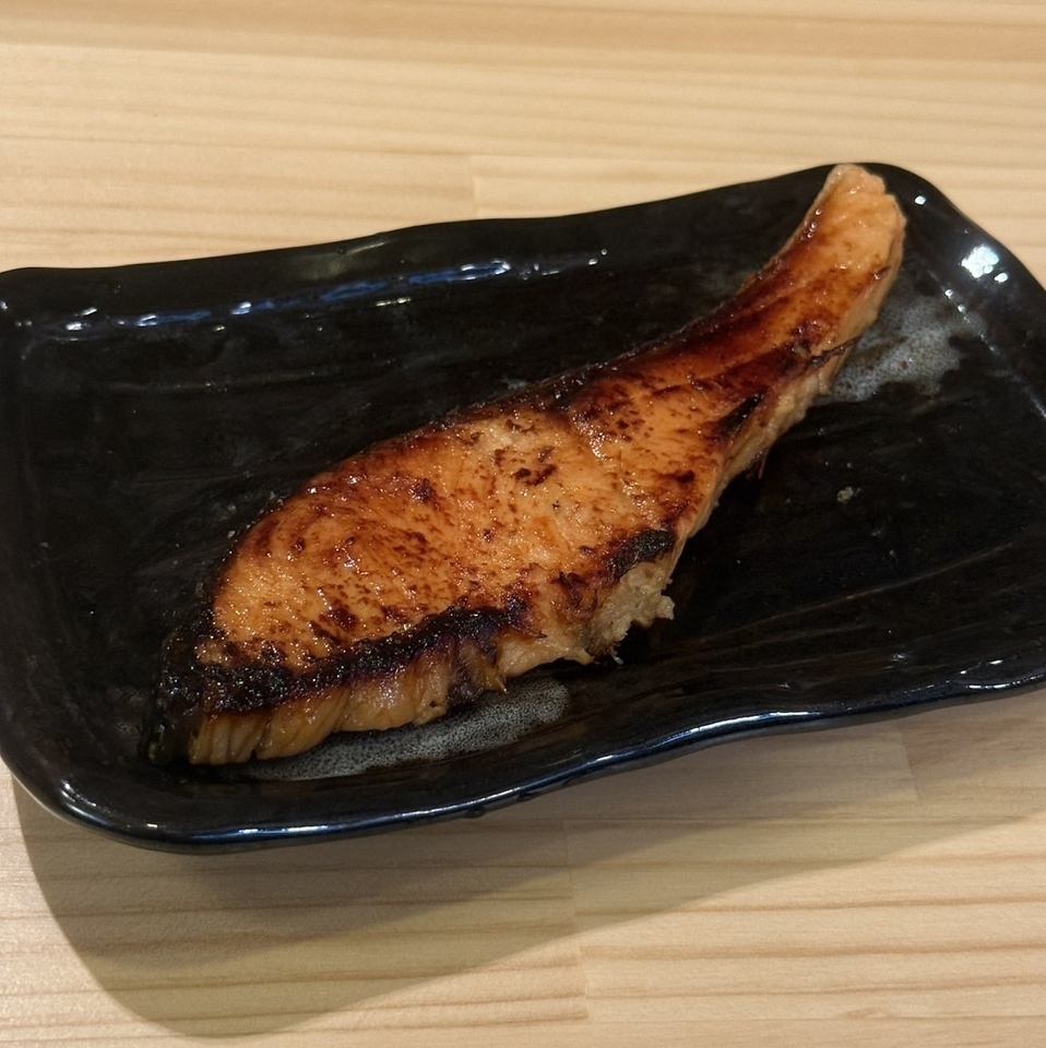 新鮮な魚をご用意しておりますのでご賞味くださいませ。