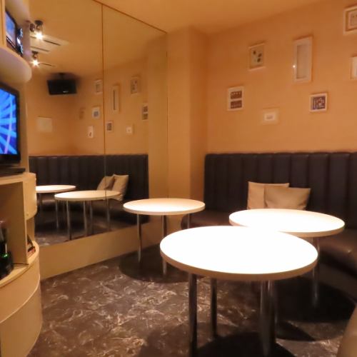 [Room 207/KIDS ROOM] When I was a child, I would frame things I liked and display them in my room.It's such a nostalgic and fun space.[Smoking allowed]