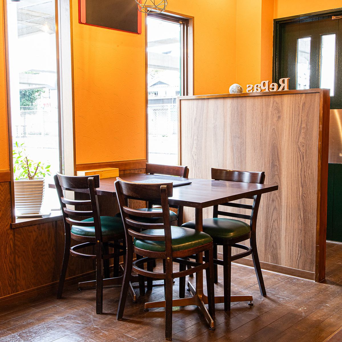 カウンター席◎仕事帰りの癒しの時をぜひ当店でお過ごしください