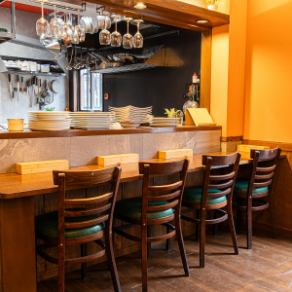 1名様カウンター席が４席ございます。