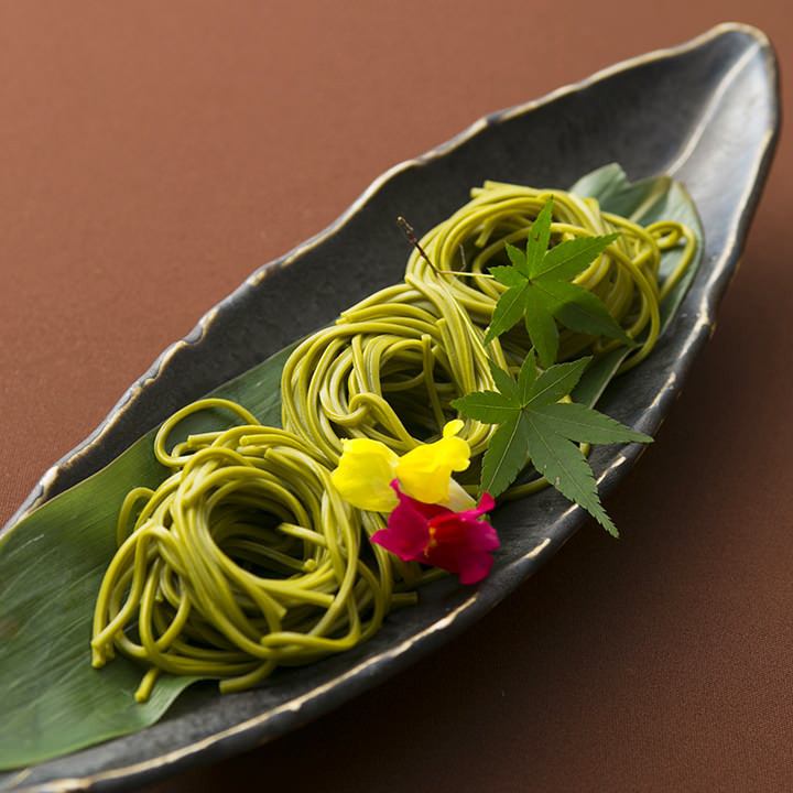 静岡県産抹茶入り 茶そば／秋田宝泉堂製 稲庭うどん