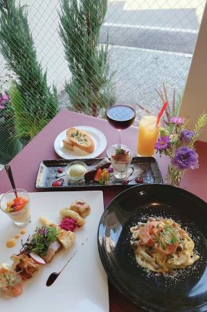 한 분 대 환영! 카운터 석을 준비하고 있기 때문에, 한 분이라도 느긋하게 즐길 수 있습니다 ♪