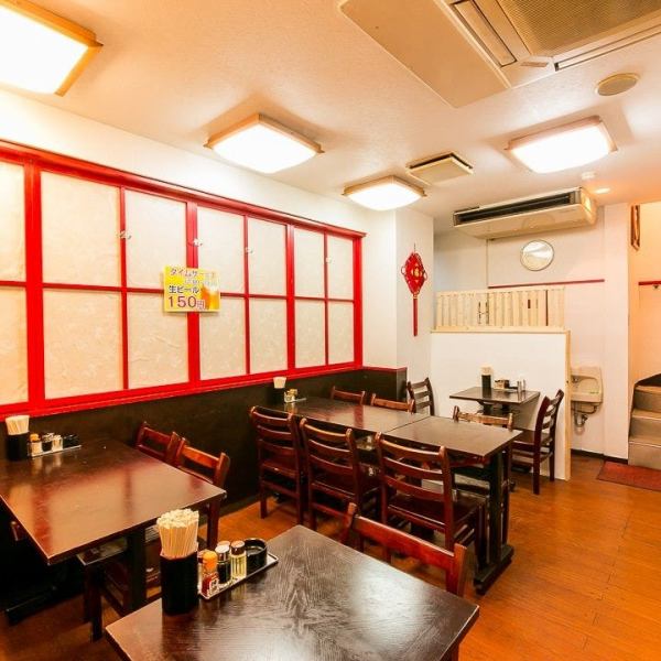 暖かな照明とゆったりと腰掛けられる椅子、広々とご利用いただける大きなテーブルをご用意しており、リラックスしながら食事を楽しむことができます。また、くっきりとした赤色が特徴的な内装や装飾が施され、まるで中国にいるかのような気分を味わっていただけます。カジュアルな雰囲気の中、本格中華を満喫してください◎