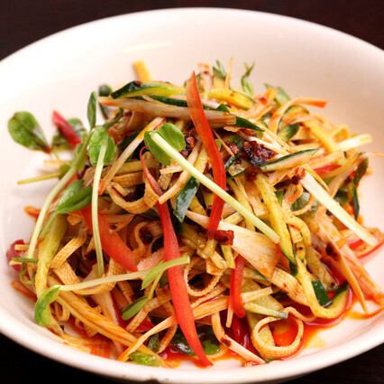 干し豆腐の細切り和え/メンマの冷製/キュウリの辛味付け