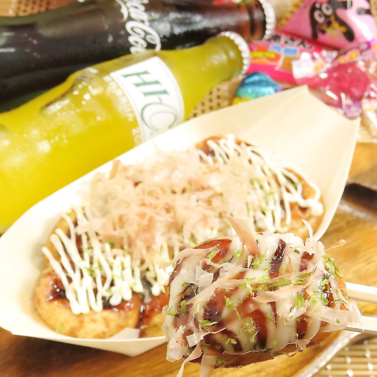 ≪In front of Donki≫ How about a one-coin troffwa takoyaki on the way home from school or shopping?