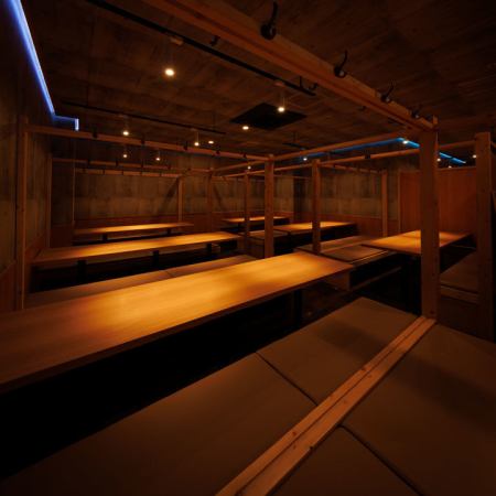 最大144名様まで貸切利用が可能！ゆとりあるテーブル配置で、大人数でも快適に過ごせる広々空間です！会社宴会や歓送迎会、結婚式の二次会にも開放感のある空間でお楽しみいただけます！