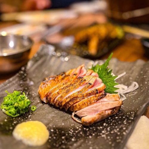 新鮮だからこそ！親鶏ももタタキやユッケも大人気！