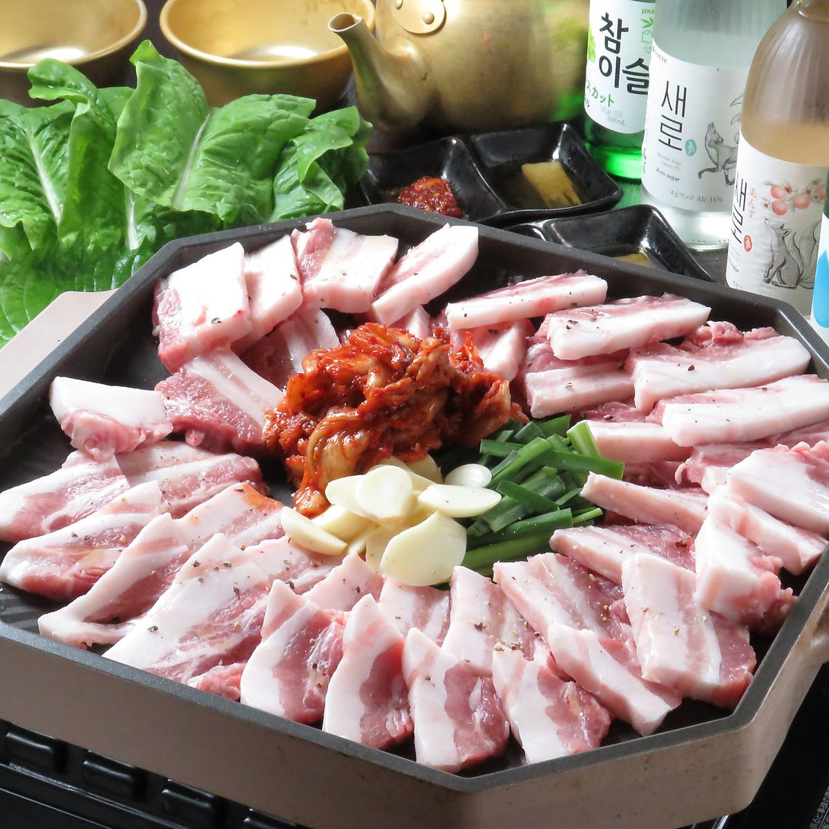 本場韓国の雰囲気でお料理が味わえます。