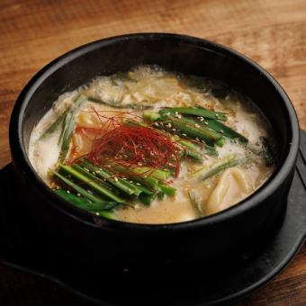 【選べる鍋】(もつ鍋orキムチ鍋or寄せ鍋)2時間飲放付<4980円>コース<8品>心身温まる特別鍋コース