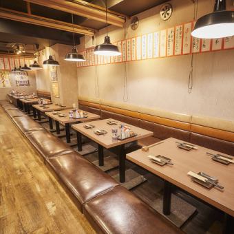 最大45名の貸切OK。昭和レトロな空間をまるごと使って歓送迎会や打ち上げに。音量も気兼ねなく、思い出に残る一夜に。飲み放題コースとセットで幹事さんも安心！