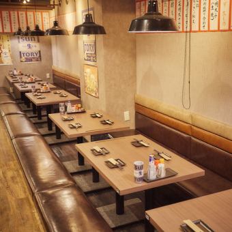 活気が心地よい大衆酒場。賑わいはありつつ騒がしすぎないバランスで、普段使いに最適。レトロな装飾と温かなサービスが、今日の乾杯にちょうどいい！