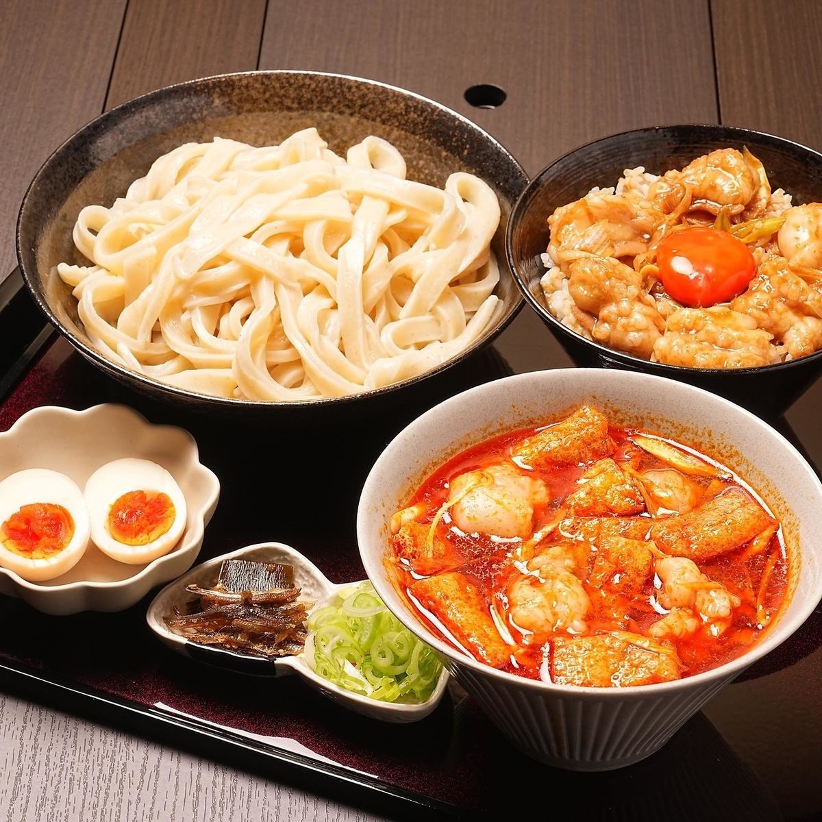 国産小麦100%の自家製麺とミニ丼のセットが950円で楽しめます！