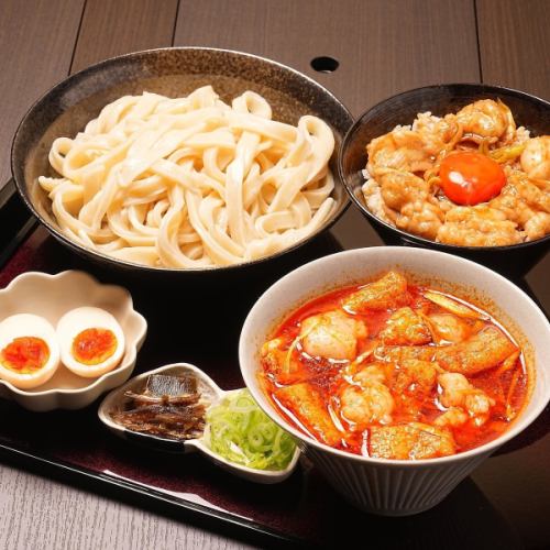 麺×ホルモンの新定番！【うま辛ホルモンうどん】