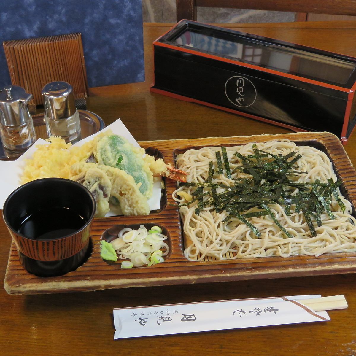 The big prawn tempura is the centerpiece of "Tsukimiya"