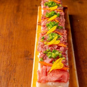 Total length 60cm!! Long Sakura Yukhoe Sushi