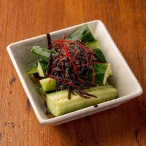 Salted kelp and cucumber