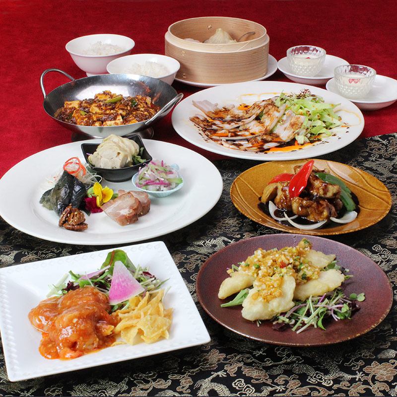 Enjoy popular large-plate dishes! This luxurious Chinese course includes all-you-can-drink of 30 different drinks.