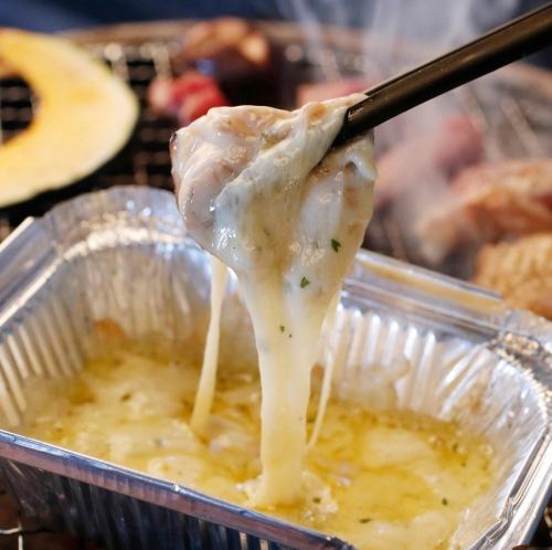 {完美搭配!奶酪火锅和烤鸡} 烤鸡和奶酪混合。我们推荐的是经典的大腿肉。