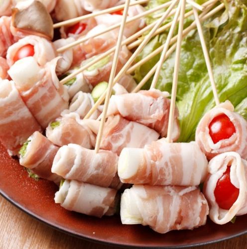 《豚バラfeat..野菜焼き》豚バラと野菜焼きでお洒落に野菜巻き◎アルプスのピンク岩塩で食べるのがおすすめ