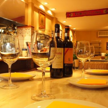 «여자 회 · 생일 파티에»본고장 바르의 분위기를 즐길 수 있습니다.4 ~ 6 명 정도의 여자 회이나 생일 파티에 ◎ 스페인 잡화를 갖추어 마치 스페인에있는 것.스페인 음식과 와인으로 느긋하게 즐기세요 ♪