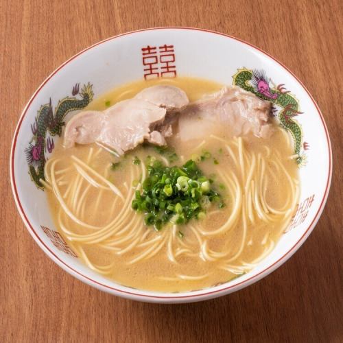 浓郁的鸡肉热水拉面