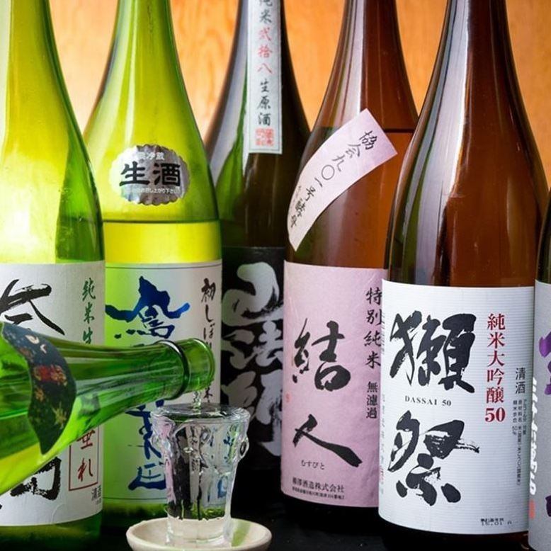 月替わりで全国選りすぐりの美味しい日本酒を取り揃えています♪