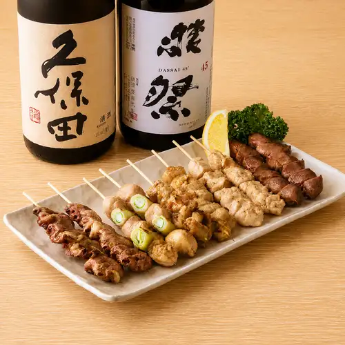 ■炭火香る厳選地鶏と職人技。旨味溢れる至高の焼き鳥