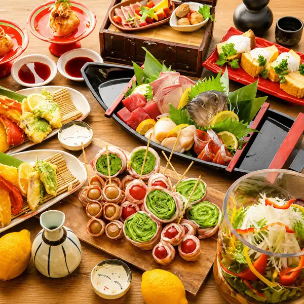 職人の技と海の幸が織りなす至高の宴。厳選された串焼きと極上海鮮を堪能する、贅を尽くした極上コース
