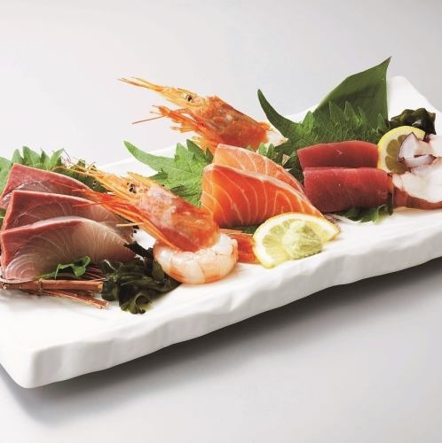 Assortment of five types of sashimi