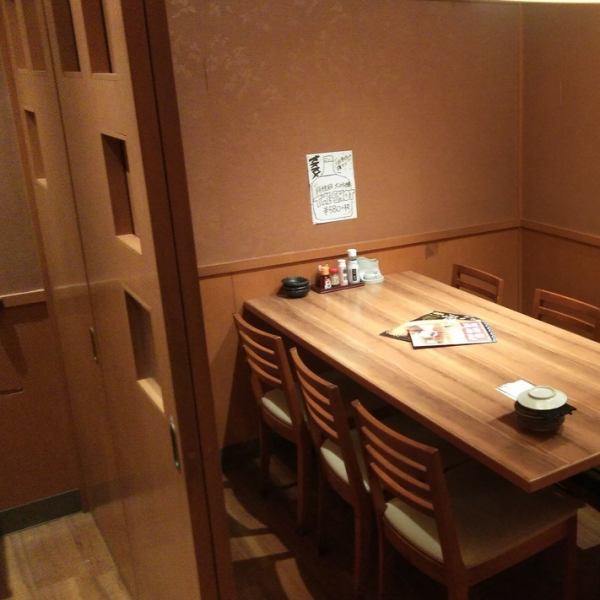 You can enjoy meals in a private room with a door without worrying about the surroundings! It is recommended not only for welcome and farewell parties and drinking parties, but also for girls' meetings and dates! Please use it for various scenes such as meals for families.
