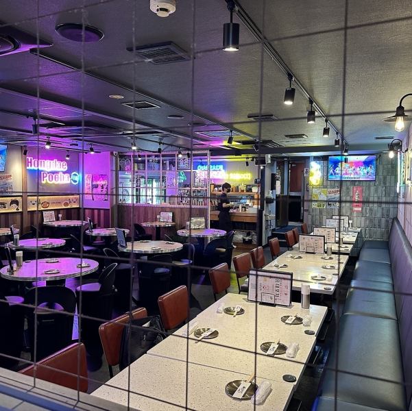 [Honde Pocha Kawasaki Branch] The restaurant has a relaxed atmosphere, so even families with small children can feel at ease! You can have a great time eating delicious food in a stylish restaurant, whether you're on a date or dining with friends. The restaurant is spacious and open! The warm tables make it perfect for a relaxing atmosphere.