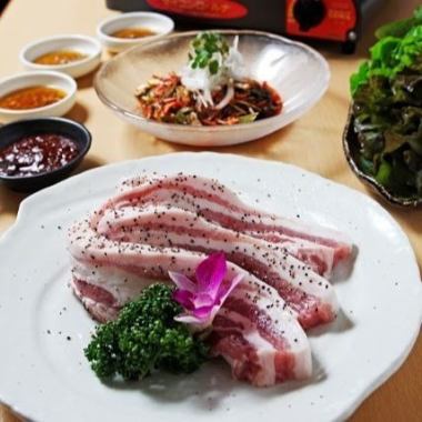 [Our No. 1 most popular dish] Domestic samgyeopsal♪ Single serving x 1,078 yen ◇Course course, 2,728 yen! Thick and filling!