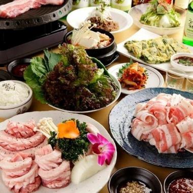 The samgyeopsal course is recommended for banquets and drinking parties, and is 2,728 yen. All 8 items are filling!