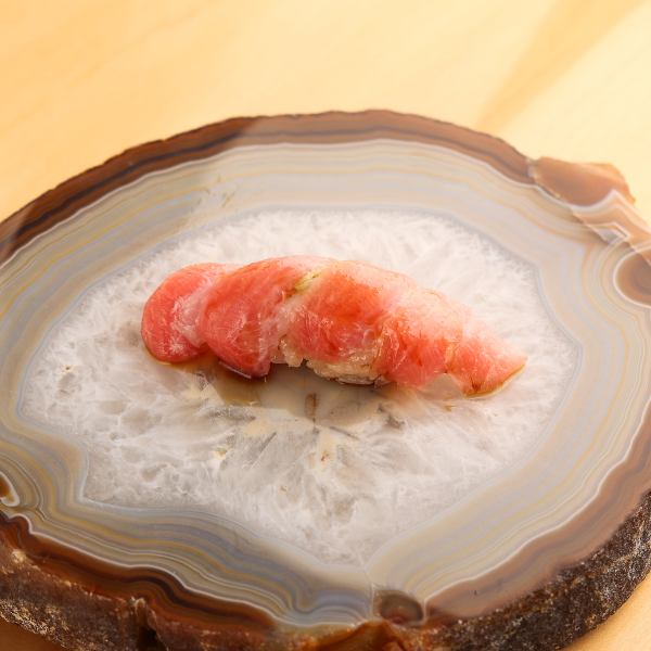 【大トロ】とろける脂の甘みを味わう至福の一貫