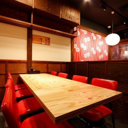 The interior is inspired by the lively izakaya in Kyushu!