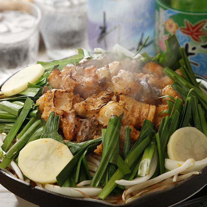 2-hour all-you-can-drink course from 3,500 yen! A Kyushu bar where you can enjoy authentic local chicken and motsunabe