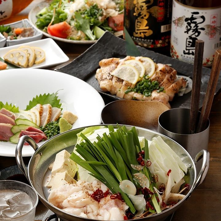 2-hour all-you-can-drink course from 3,500 yen! A Kyushu bar where you can enjoy authentic local chicken and motsunabe