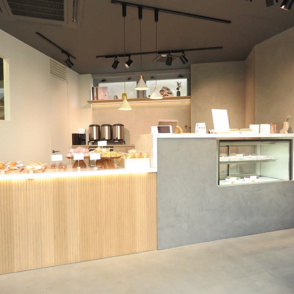 Popular sweets from Omotesando are now available in Ikebukuro! Since it is a take-out specialty store, you can enjoy our sweets anywhere, such as during shopping or on your way home.