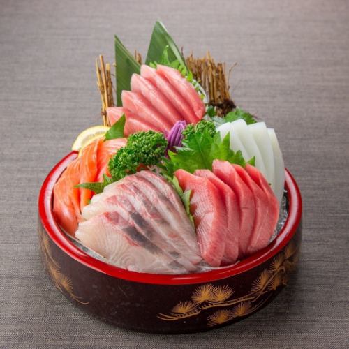 本日入荷の鮮魚五点盛り合わせ