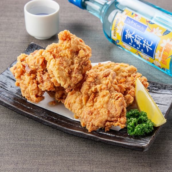 【おつまみの定番！】 秘伝のレシピで作る鶏ももの唐揚げはおもわずお酒が進んでしまう絶品メニュー♪528円