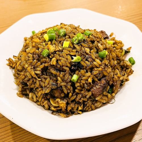 黒チャーハン