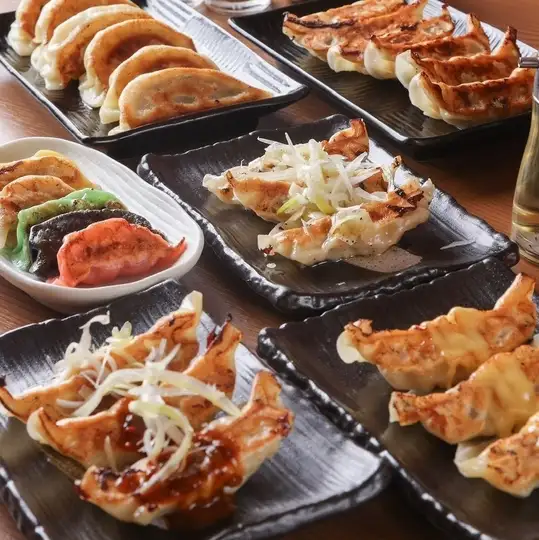 お酒が進む絶品餃子が10種以上ご用意！