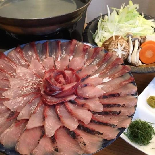 2.5 小时无限畅饮火锅套餐，6,000 日元（内脏锅或鱼涮锅）