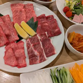 【夏季燒烤涮涮鍋套餐】<含2小時暢飲> 享用包括牛舌、牛筋、西冷牛排在內的5種肉類(共10道菜)