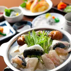 鲜活虎河豚火锅套餐（120分钟，含无限畅饮）6000日元。非常适合年末聚会、新年聚会、酒会、宴会、欢迎会和告别会。